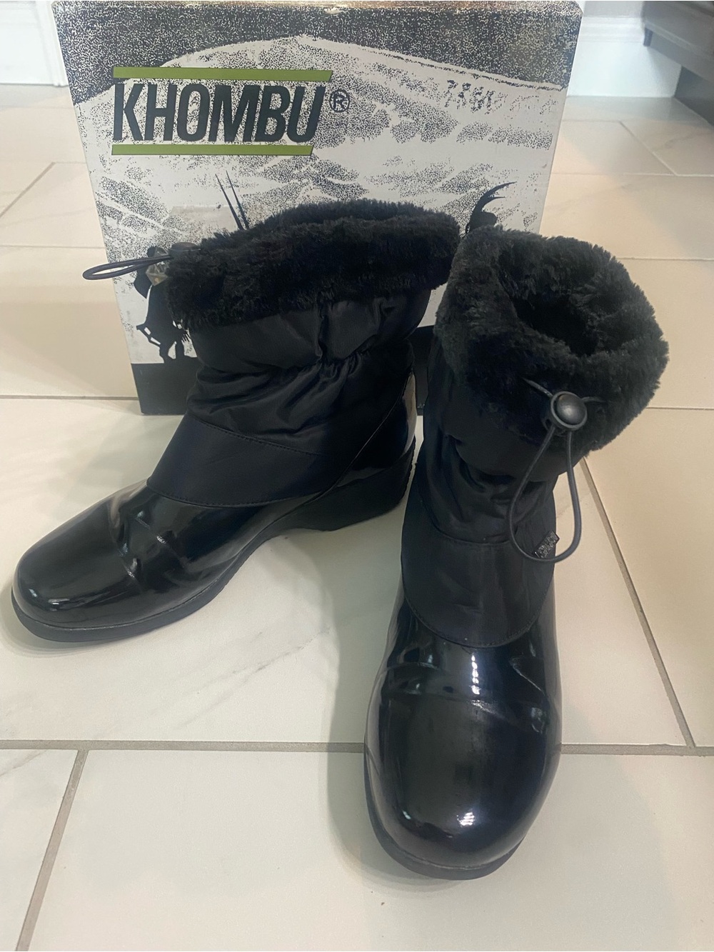 Khombu Women's Black Faux-Fur Cuff Winter Rain Boots
